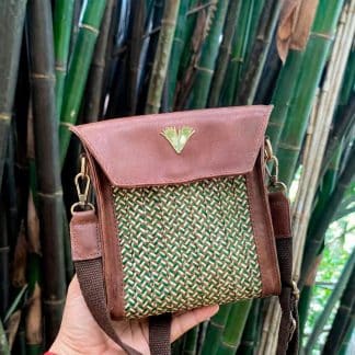 Bandolera para celular de cuero tejida negro artesanal